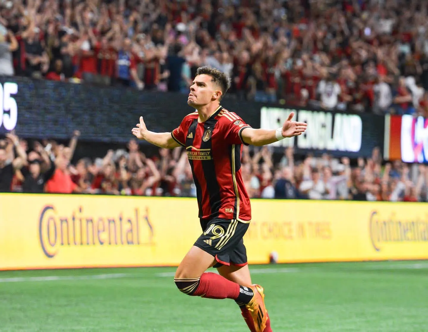Miguel Berry signs for Charleston Battery